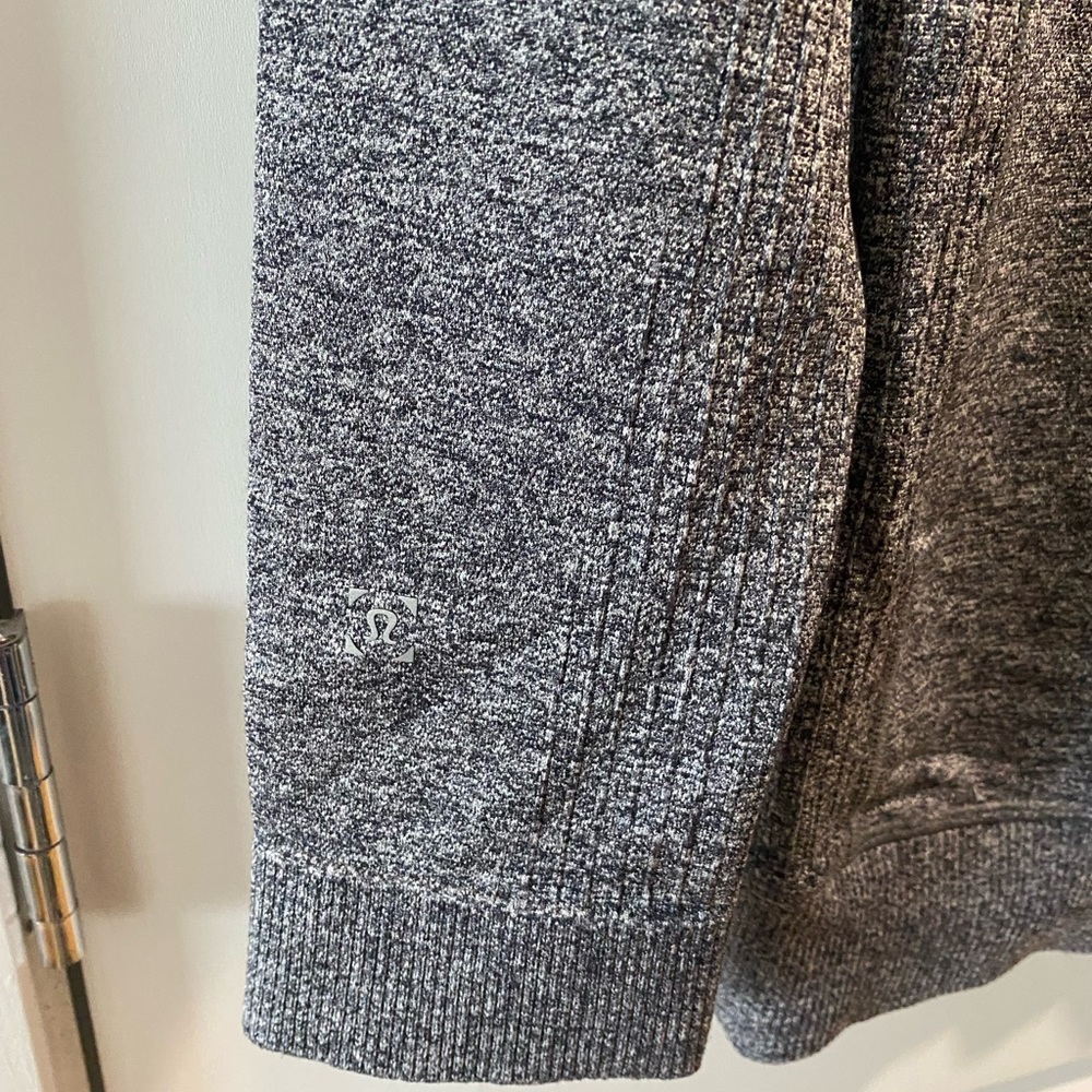 Men’s XS Lululemon Crewneck sweatshirt